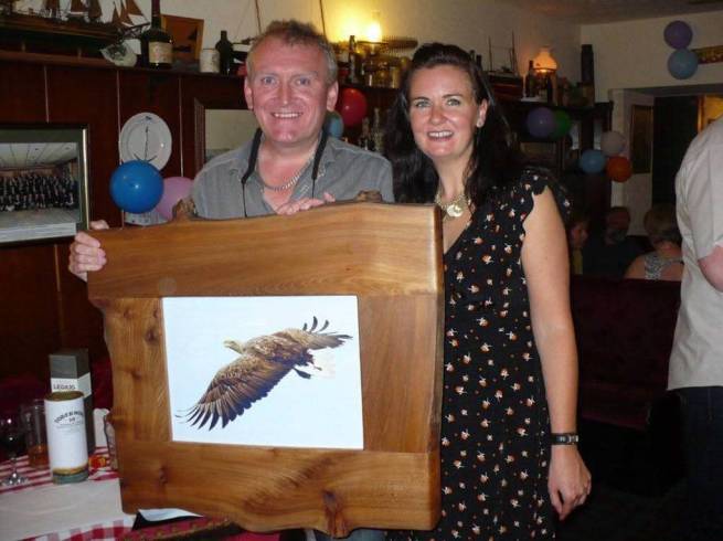 Sgt MacDonald presented a WTE print to Finlay on his retirement in 2009. Photo C. Davies.